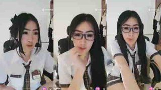 Bokep live colmek kak meimei cantik banget